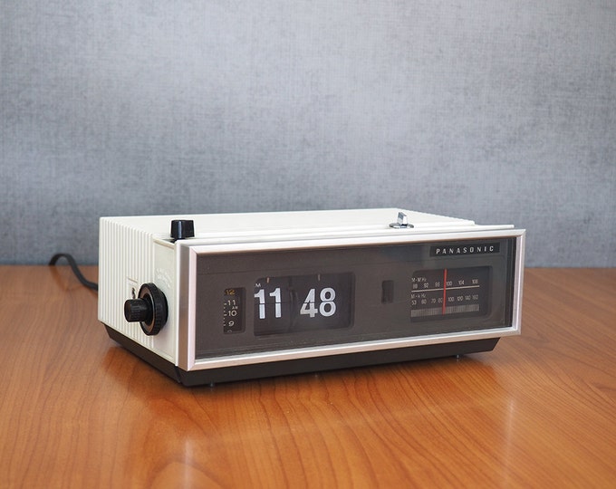 1970s Panasonic RC7021 AM/FM Flip Clock Radio White Retro Vintage Home