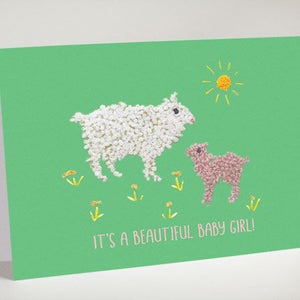 Onze nieuwe geborduurde baby kaart "het is een mooie baby meisje" schaap/lam