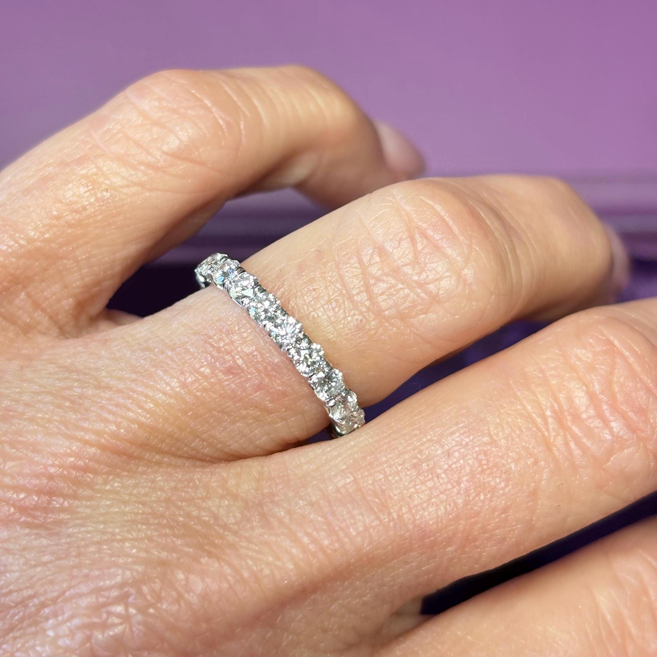 Fede nuziale Eternity con diamanti da 1,28 carati: anello