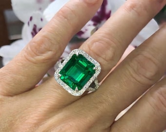 9 Carat Lab Grown Emerald Ring: Diamond Halo, 14kt White Gold Split Shank