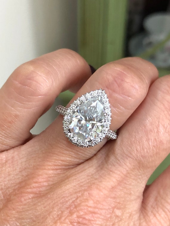1.6 carat pear shaped diamond
