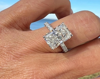 Förlovningsring med 6 karat avlång, radiantslipad diamant i labbodlad form: dold gloria i platina
