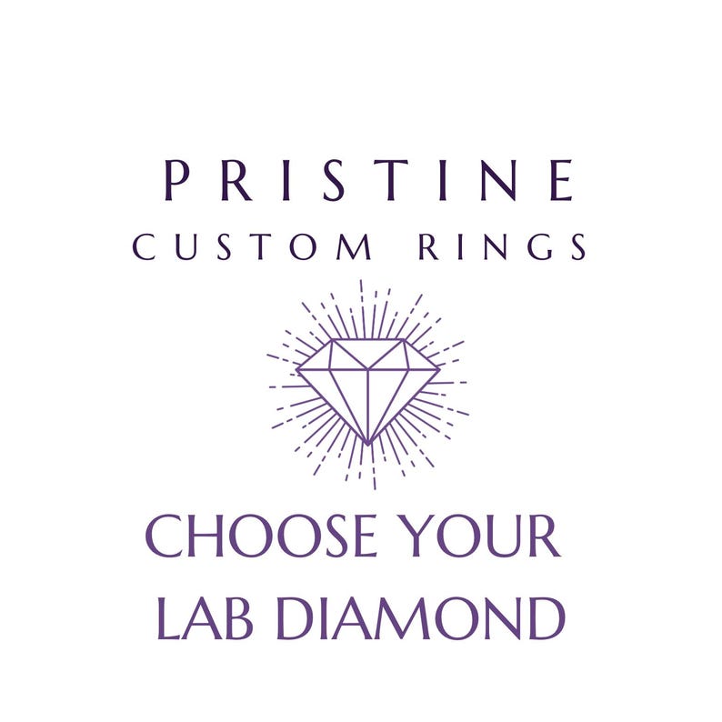 K&ouml;nnte beinhalten: Ein grafisches Logo mit dem violetten Text PRISTINE CUSTOM RINGS oben, einem zentralen Diamant-Symbol in Linienoptik mit strahlenf&ouml;rmigen Linien und dem violetten Text CHOOSE YOUR LAB DIAMOND unten, alles auf einem schlichten wei&szlig;en Hintergrund.