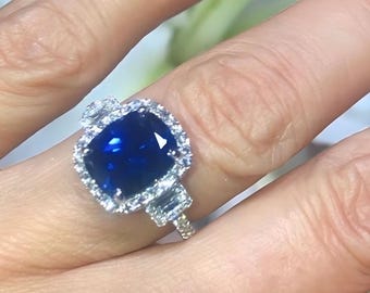 3.50 Carat Labor gewachsener Saphir Jubiläums Geburtsstein Ring: Diamant Halo, 14k Weißgold