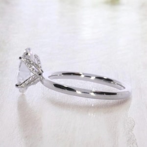 Pierścionek zaręczynowy z 3-karatowym diamentem w szlifie owalnym - kosz płatków kwiatów - 2,20 mm Obrączka Comfort Fit - oprawa z 14-karatowego białego złota