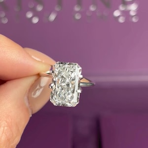 Diamante sintetico Radiant da 6,19 carati, purezza FVVS2, certificato IGI. immagine 1