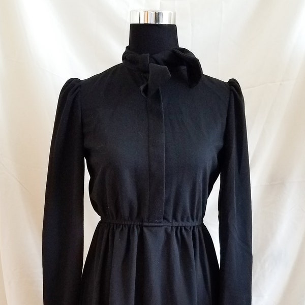 Chic Vintage  1980s Black Jersey Dress