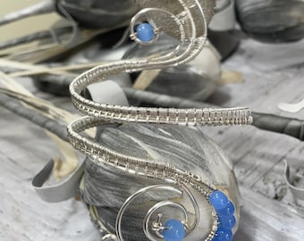 Silver Wire Woven Armband with Blue Agate Beads