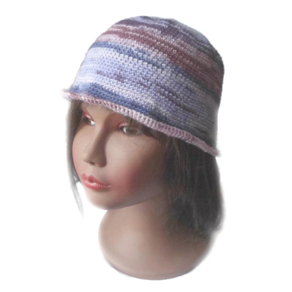 Chapeau crochet forme cloche Chapeau en laine dégradé rose violet bleu parme Chapeau hippie chic Chapeau bohème chic Chapeau boho chic