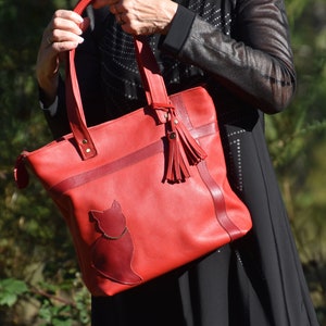 Original tote bag in red leather of French creation, chic and practical, an ideal gift for cat fans image 5