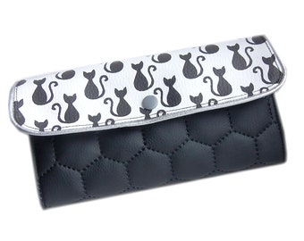 Black and white wallet: the perfect Christmas gift for cat lovers