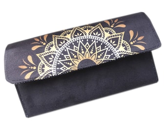 Schickes Portemonnaie mit Mandala-Print in Schwarz und Gold: ein elegantes Accessoire für Damen. Ideales Weihnachtsgeschenk. Vielseitiger Begleiter