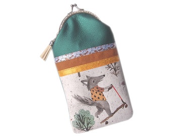 Vegan wolf print glasses case: Vintage style with retro clasp for wolf fans