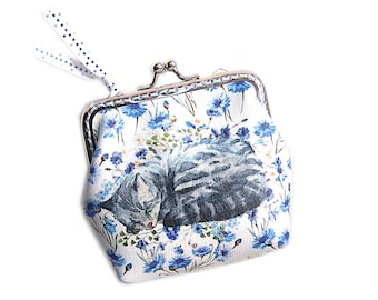 Vintage coin purse with tabby cat with Retro charm, ideal for makeup and medicine, a perfect gift for cat fans