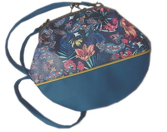 Retro-Umhängetasche mit bunten Blumen, blauer Boho-Stil, Vintage-Hippie-Chic. Originelles Geschenk für Frau