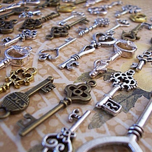 Chiavi sentimentali replica bulk fantasia vintage scheletro antico ciondoli gioielli steampunk matrimonio tabella dei posti a sedere carta perlina fornitura ciondolo artigianato