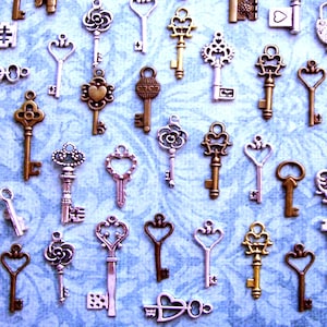 Bulk Lot Skeleton Keys Vintage Antique Look Replica Charms Jewelry Steampunk Wedding Bead Supplies Pendant  Collection Reproduction Craft