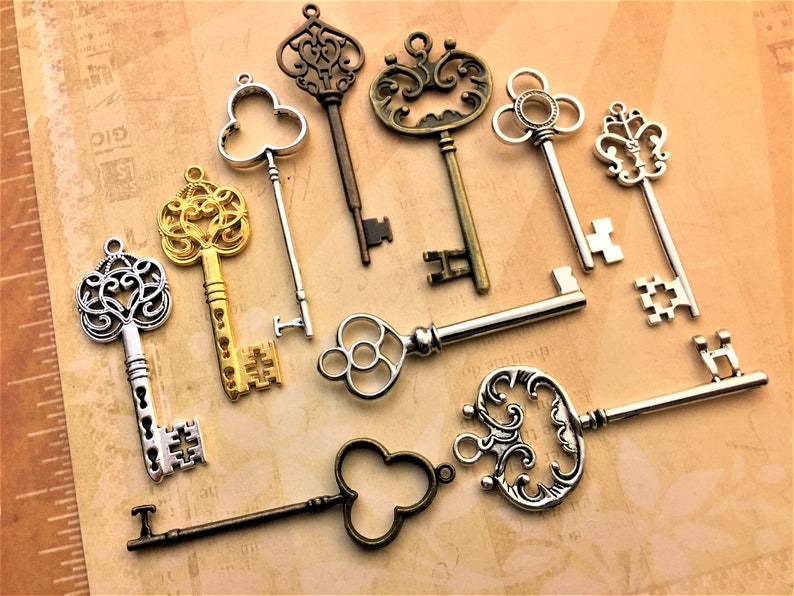 100 Replica Large Keys 2-2.5 Tall Mixed Color Vintage Antique Crafts Jewelry Pendants Wedding Decor Invitations Confetti Collection Basket