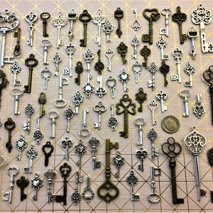 Chiavi evocative replica scheletro antico ciondoli vintage gioielli steampunk matrimonio artigianato perline fornitura biglietto di auguri etichetta papillon spilla invito