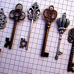 10 Keys 2.5” Replica Large Gothic Skeleton Brooch Charm Steampunk Wedding Escort Cards Beads Pendant Reception Guest Book Vintage Antique