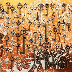 60 Bulk Lot Skeleton Keys Vintage Antique Look Replica Charms Jewelry Steampunk Wedding Bead Supplies Pendant  Collection Reproduction Craft