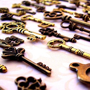 Réplica de llaves de otoño, esqueleto de Halloween, finca, amuletos vintage, joyería antigua, abalorios Steampunk, artesanía, sombrero, pinza para el pelo, broche, corbata, lazo, red, collares