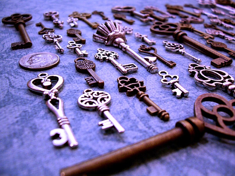 Replica Bulk Old Skeleton Keys Vintage Antique Replica Charms Jewelry Steampunk Wedding Bead Supplies Pendant Collection Reproduction Craft image 4