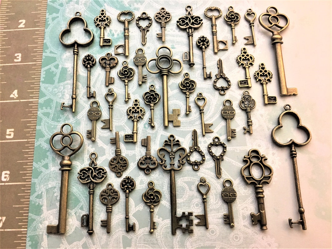 Antique Vintage Old Style Lock Skeleton Keys {Lot of 9} Jewelry Pendant Big