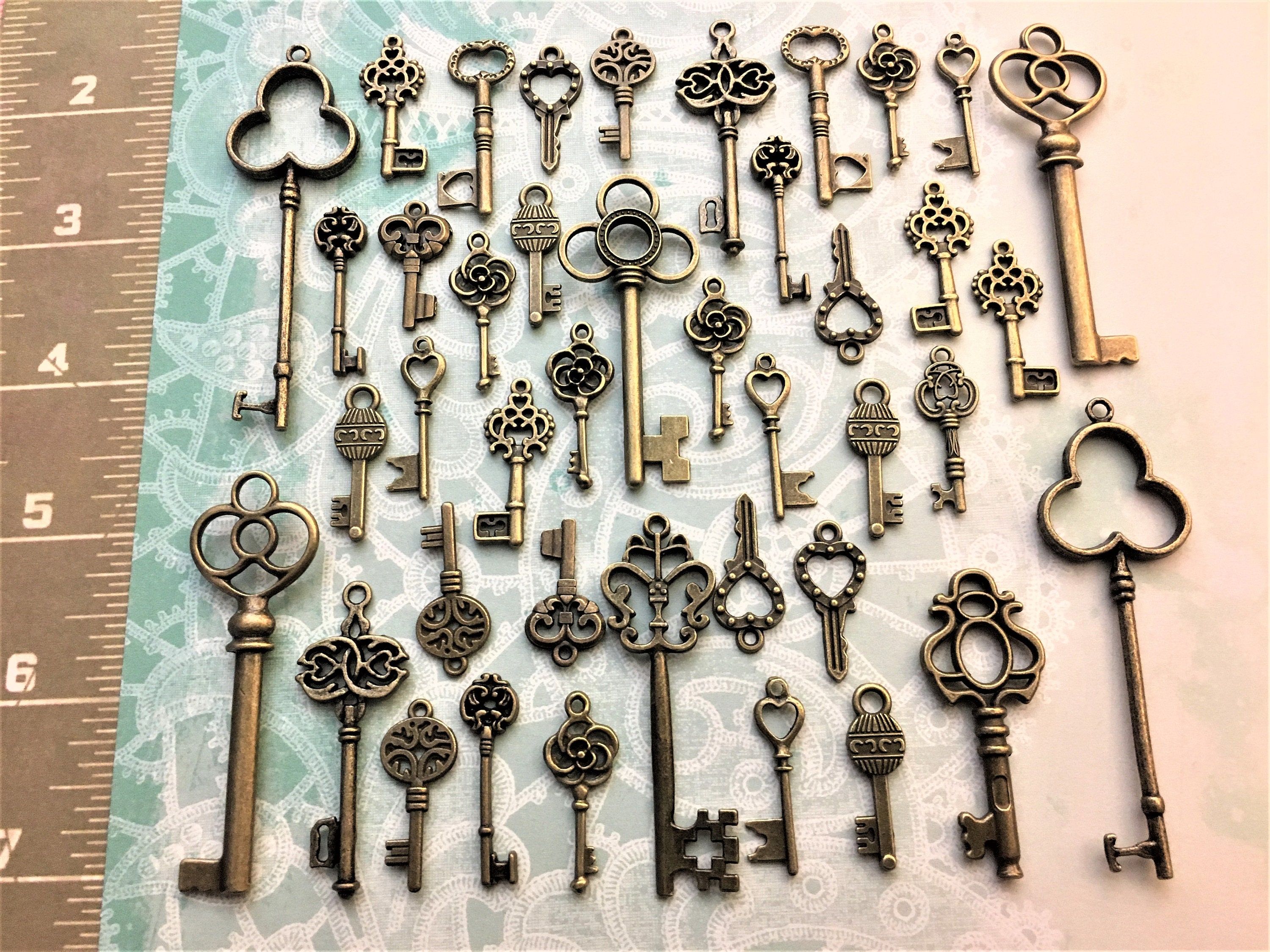 Replica Silver Brass Keys Vintage Skeleton Antique Keys Housewarming Steampunk Keys Charms Jewelry Wedding Beads Supplies Pendant Craft FS