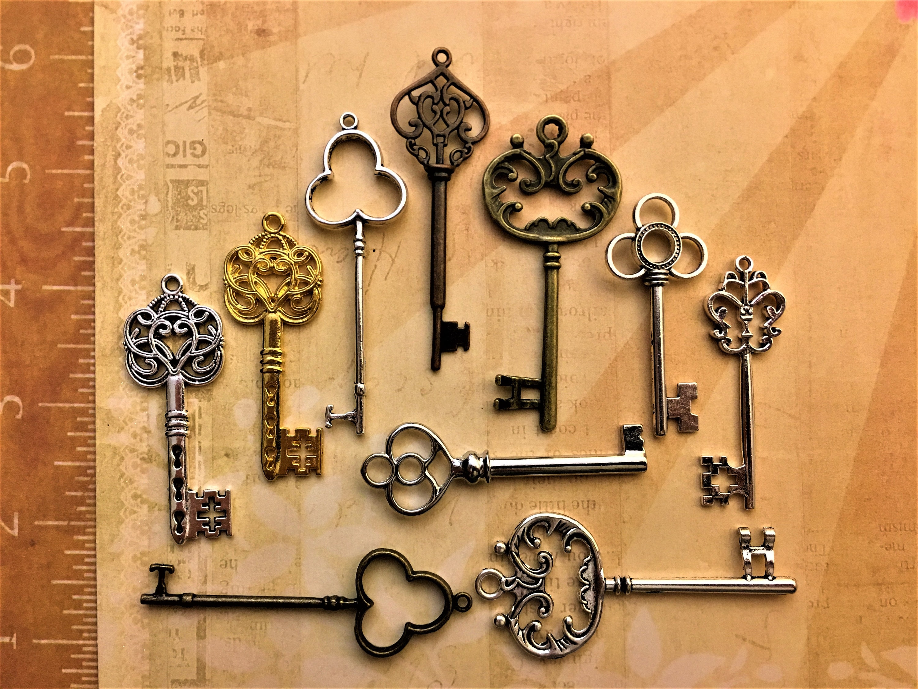 100 Replica Large Keys 2-2.5 Tall Mixed Color Vintage Antique Crafts Jewelry Pendants Wedding Decor Invitations Confetti Collection Basket