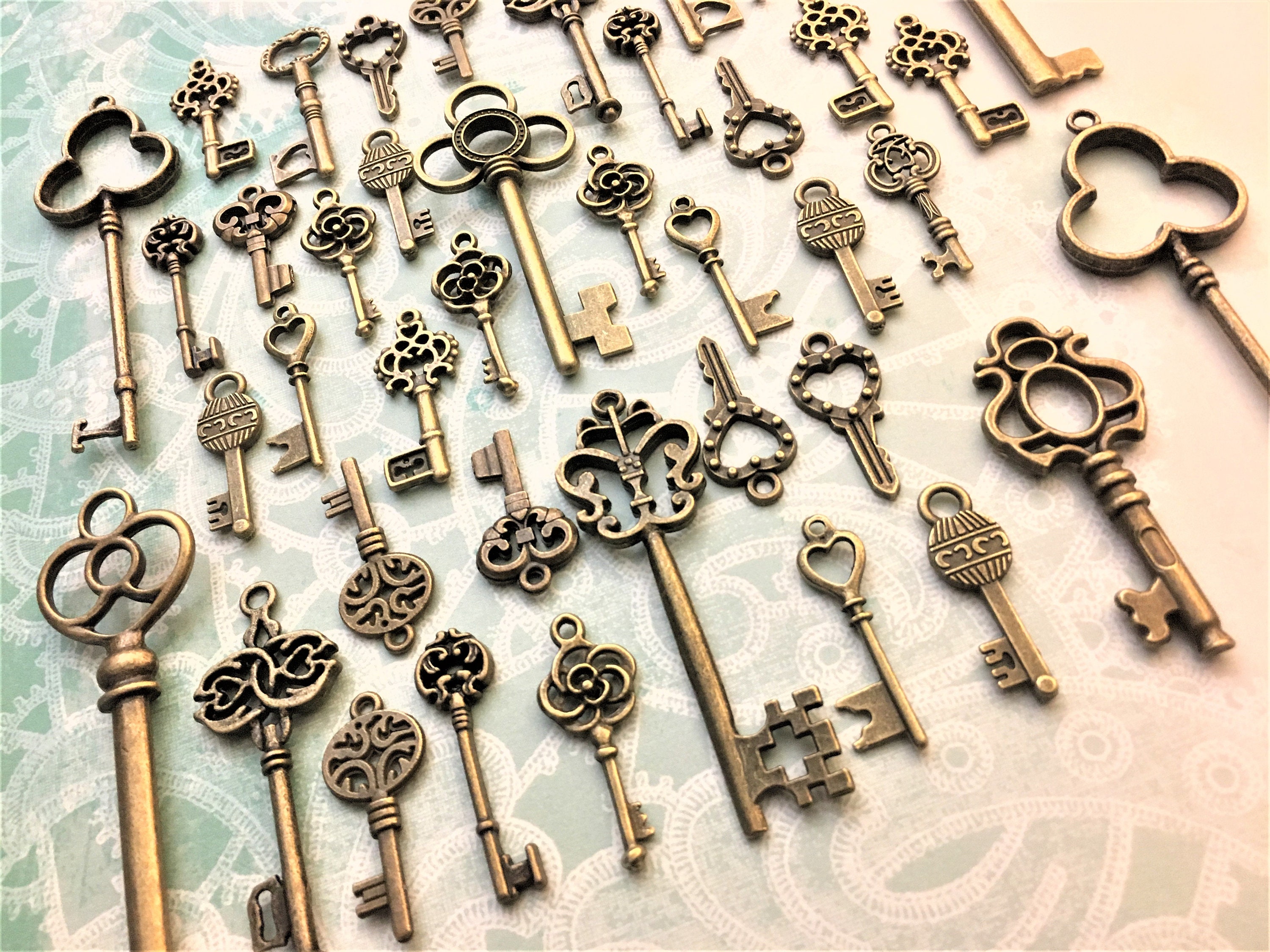 Skeleton Key Charms Shiny Gold Key Steampunk Keys Gold Key Charms Skel –  Pirate Beads