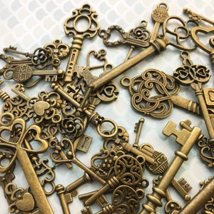 54mm Crown Skeleton Key Charm Or Pendant, Antique Silver, Made In USA, Pack Of 2 - Foto 11