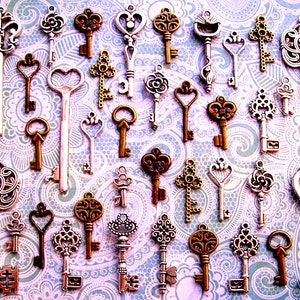 Replica Keys Suncatcher Mobile Light Zipper Pull Pin Tag Ribbon Wrap Skeleton Charms Jewelry Gothic Beads Windchimes Vintage Antique Craft