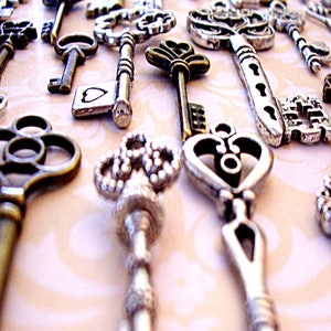 Replica Bulk Skeleton Keys Vintage Antique Stylish Charms Jewelry Steampunk Wedding Bead Supplies Pendant Craft Holiday Gift Invitation Ring