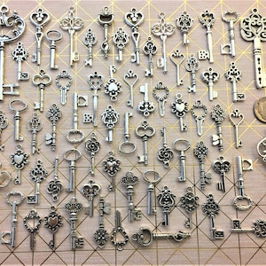 レプリカキー 真鍮 ゴールド&シルバー ゴシック アンティーク スケルトン オールドエステートキャビネット チェスト チャーム ジュエリー スチームパンク ウェディング ビーズペンダント クラフト フライング