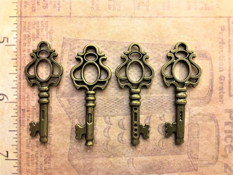 Old look new antique vintage skeleton keys 12 silver gold bronze craft steampunk