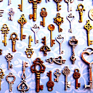 Bulk Lot Skeleton Keys Vintage Antique Look Replica Charms Jewelry Steampunk Wedding Bead Supplies Pendant  Collection Reproduction Craft
