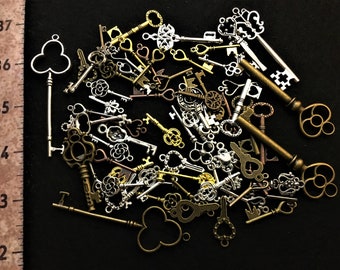 Replica Vintage Keys Crafts Antique Graceful Skeleton Keys Steampunk Door Gate Church Lock Key Charms Jewelry Decor Wedding Beads Pendant