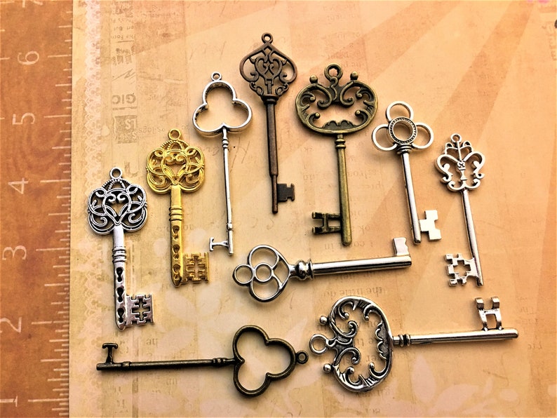 100 Replica Large Keys 2-2.5 Tall Mixed Color Vintage Antique Crafts Jewelry Pendants Wedding Decor Invitations Confetti Collection Basket