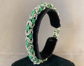 Green Stretchy Chainmail Bracelet - Medium