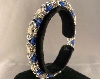 Blue & White Stretchy Chainmail Bracelet - Medium