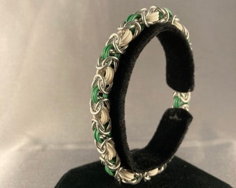 Green & White Stretchy Chainmail Bracelet - Medium