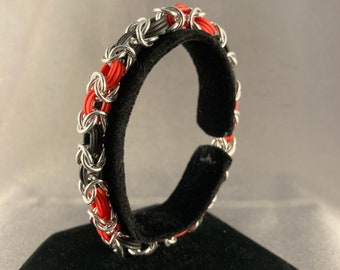 Black & Red Stretchy Rubber Chainmail Bracelet - Medium