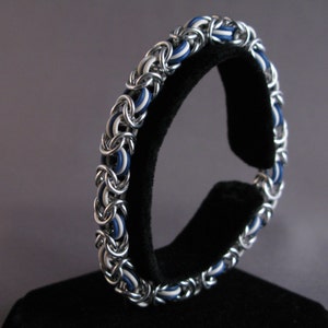 Blue & White Stretchy Chainmail Bracelet - XX Large