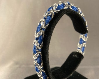 Blue Stretchy Rubber Chainmail Bracelet - Medium