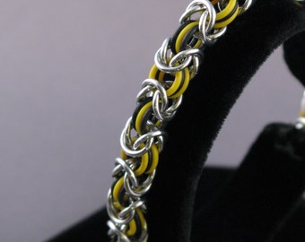 Black & Yellow Stretchy Chainmail Bracelet - Medium