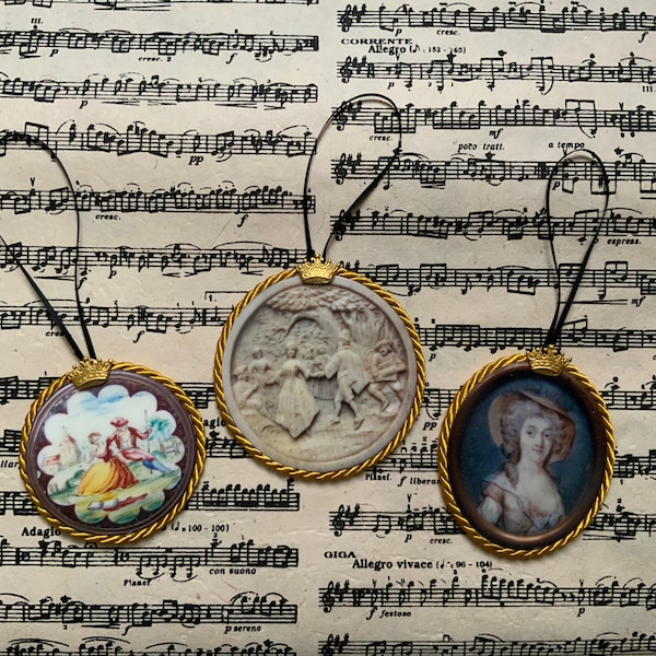 3 décorations suspendues faites à la main provenant de tabatières du XVIIIe siècle - set 5