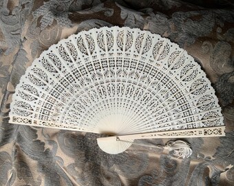 Brise Style Hand Fan