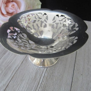 Vintage Silver Plated EPNS Dish on small pedestal // 6&quot; Diameter