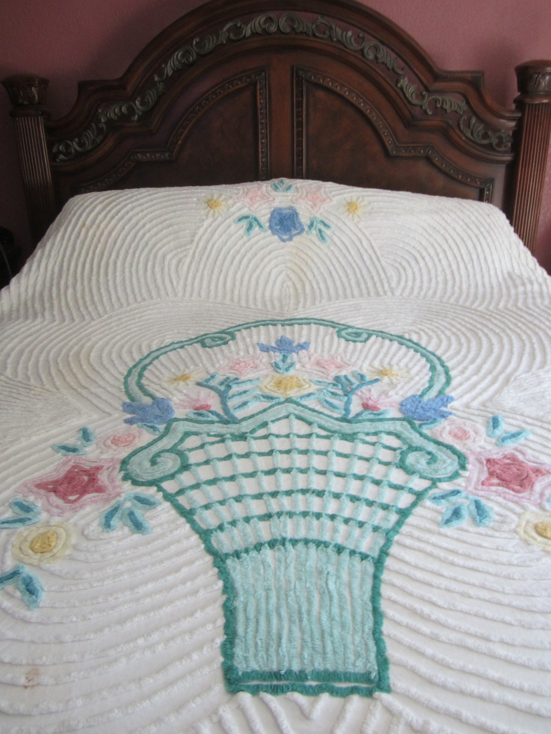 Vintage White Chenille Bedspread With Large Flower Basket Twin / Double